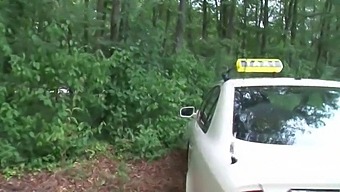 Stretnutie Nemeckého Taxikára So Zrelou Ženou A Ich Intenzívny Sexuálny Zážitok