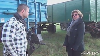 Nemecká Babička Si Užíva Mladistvú Energiu V Horúcom Stretnutí